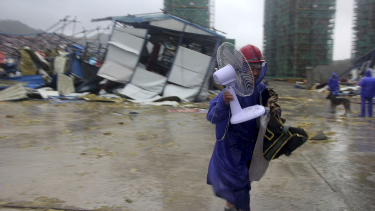 Zřícená ubytovna v čínském pobřežním městě Wenling, které zasáhl tajfun Lekima
