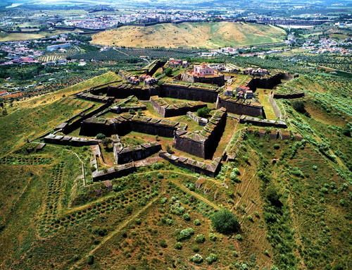 Pevnost Conde de Lippe či též Nossa Senhora da Graça leží kilometr severně od města Elvas.