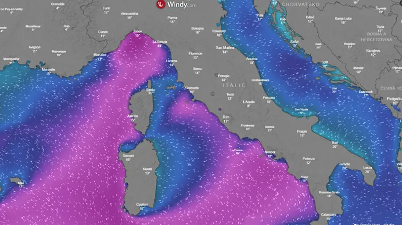Onde di nove metri nel Mar Mediterraneo.  L’Italia è stata colpita da tempeste e forti piogge