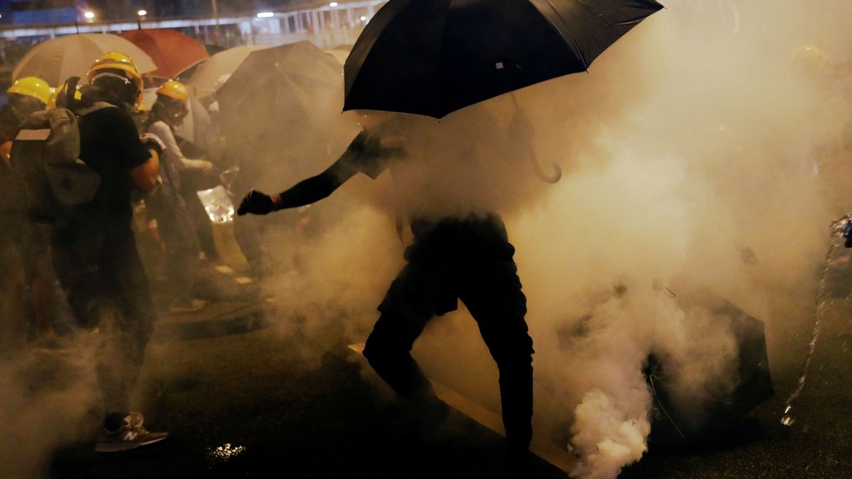 Zásah slzným plynem v Hongkongu