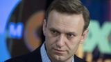 Navalnyj je v bezvědomí, letadlo s ním muselo nouzově přistát. Otrávili ho, míní mluvčí