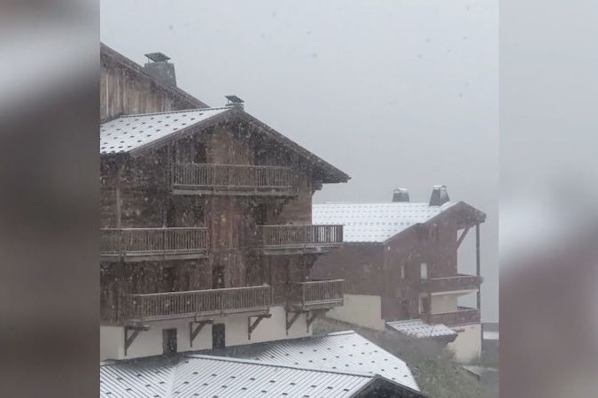 BEZ KOMENTŔE: Na rakouském Stubaii napadl brzký sníh (video je bez zvuku)