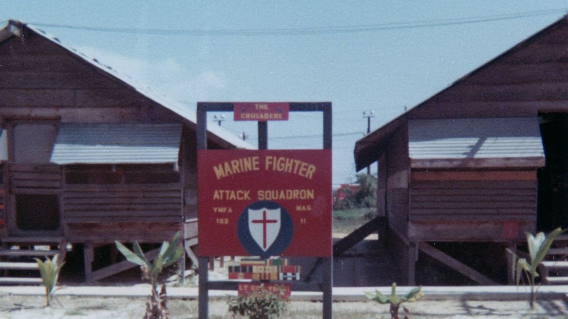 Ubytování příslušníků 122. perutě americké námořní pěchoty v Danangu