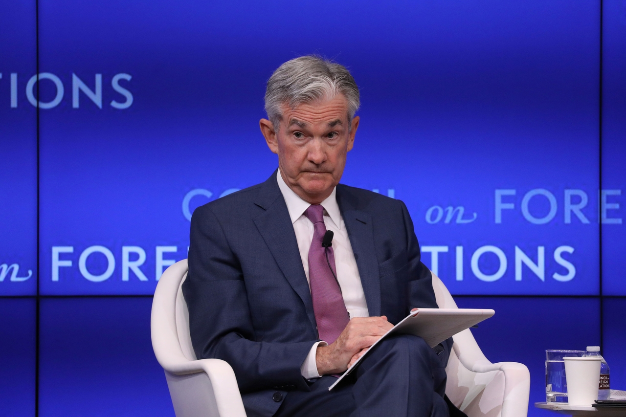 Fed jmenoval Powella dočasným předsedou do doby, než Warsh složí přísahu