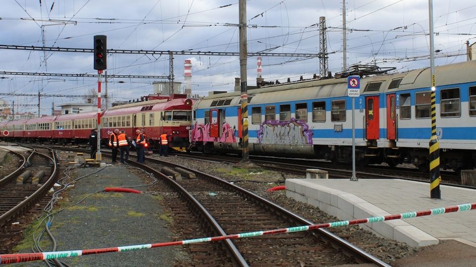 Následky nehody vlaků v Brně