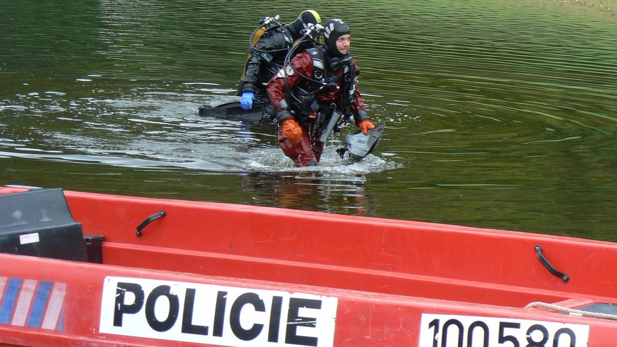 Muž si šel v Českých Budějovicích zaplavat do Vltavy. Našli ho utonulého