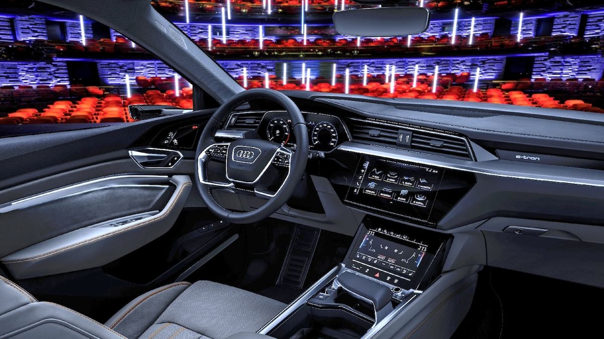 Audi chce z interiéru stojícího automobilu udělat kinosál. Detaily si zatím nechává pro sebe.