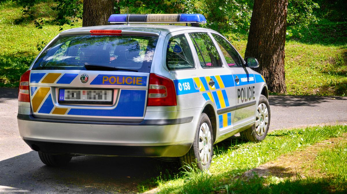 Namol opilá řidička na Zlínsku ujela s dětmi dvacet kilometrů, než ji zastavil defekt