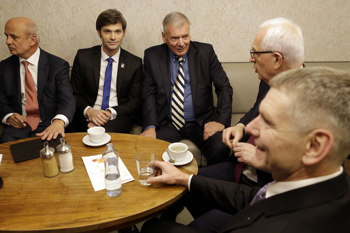 Kandidáti na prezidenta v pražském Doxu