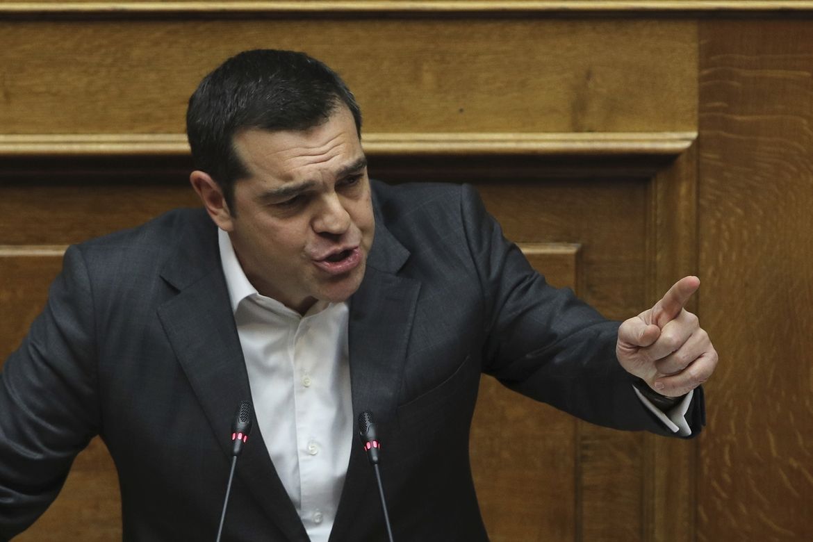 Řecký premiér Alexis Tsipras obhajuje v parlamentu dohodu s Makedonií.