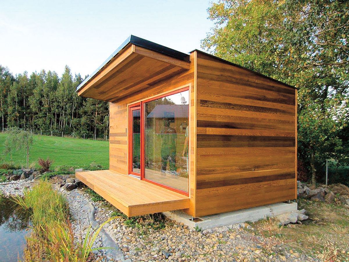 Kombinace saunování, masivního dřeva a pohledů do krajiny je nepřekonatelná a může ji poskytnout jen pobyt ve venkovní sauně. 