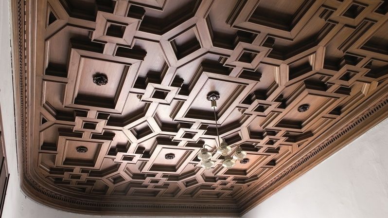 Hosty okouzloval i bohatě dekorovaný strop.
