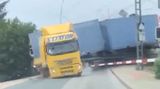 Za srážku vlaku s kamionem v Uhříněvsi dostal řidič čtyři roky vězení
