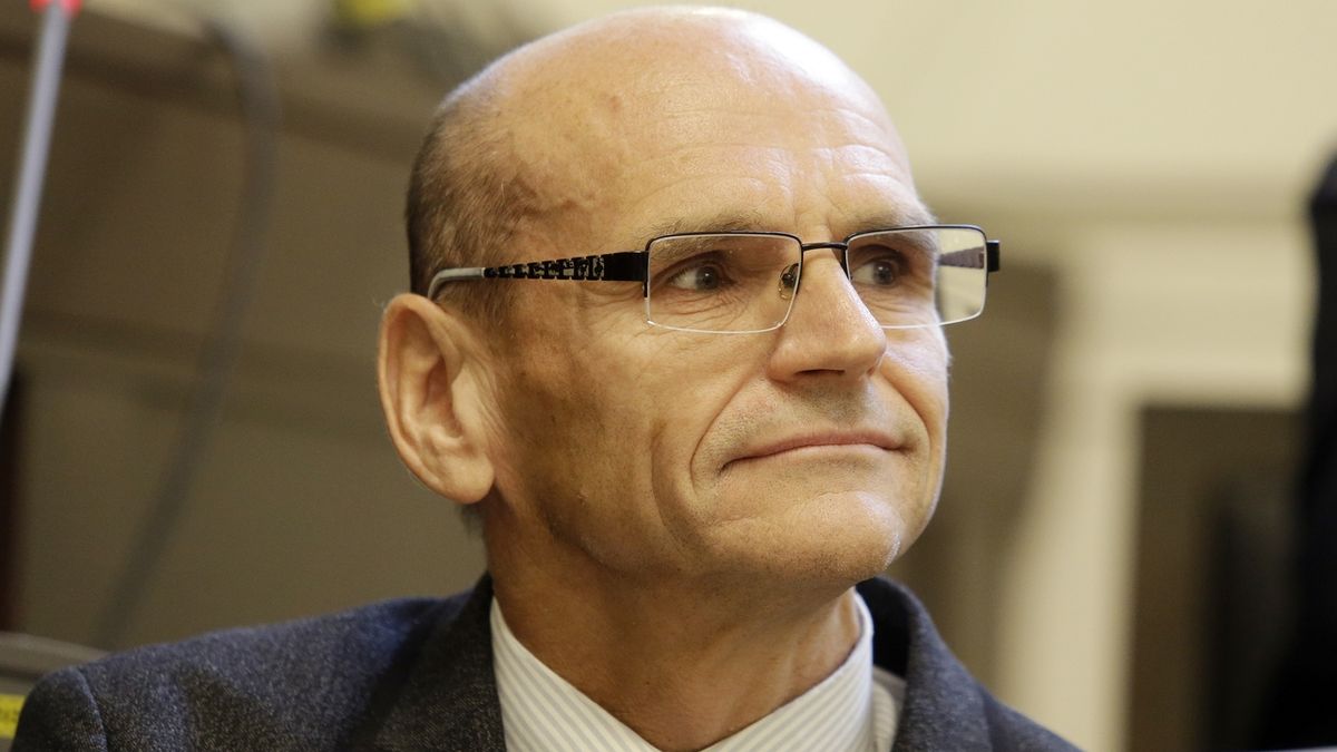 Státní zástupce žádá pro soudce Elischera 11 let vězení za braní úplatků