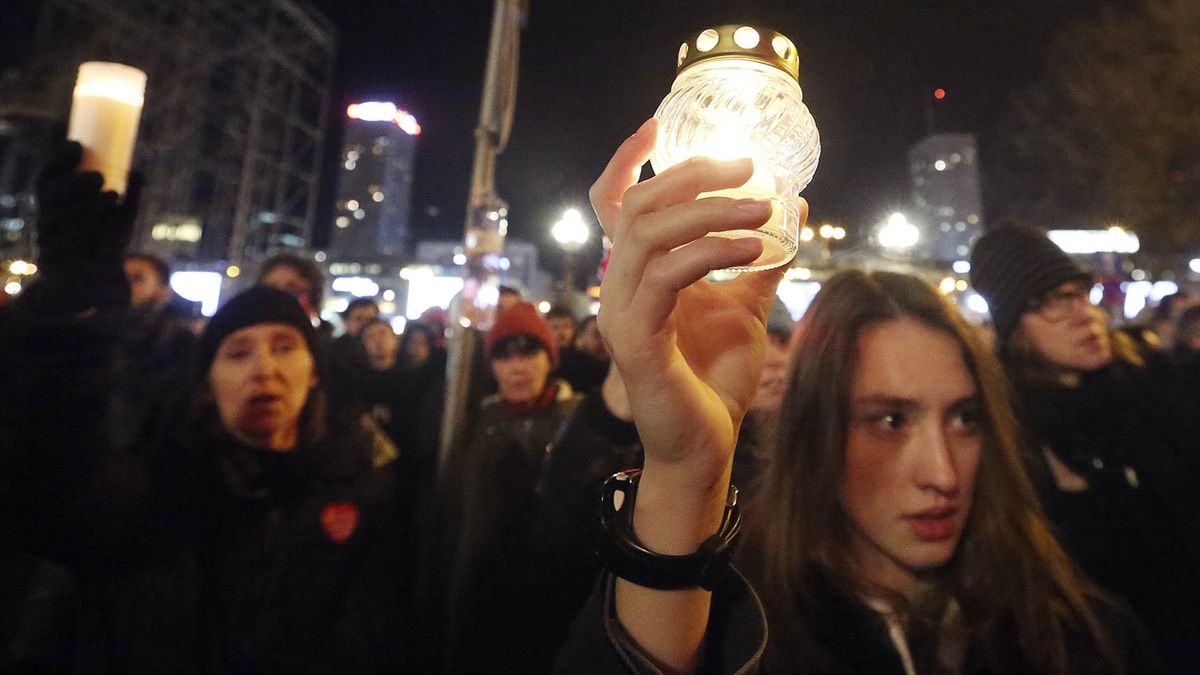 Lidé ve Varšavě si připomínají zavražděného starostu Gdaňsku Pawla Adamowicze
