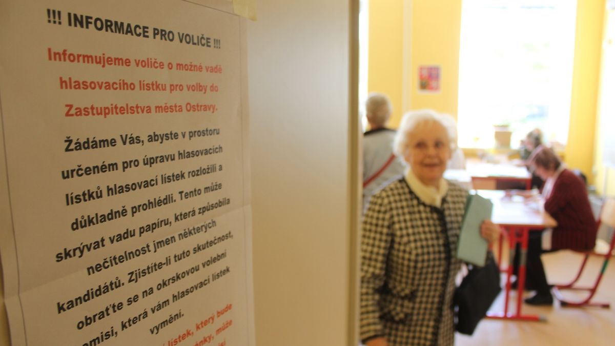 V Ostravě upozorňují voliče na možné poškození hlasovacích lístků do zastupitelstva města.
