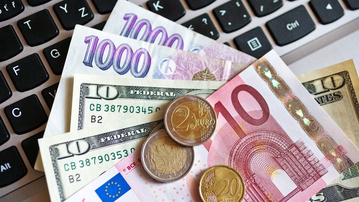 Koruna je k euru nejsilnější za víc než deset let