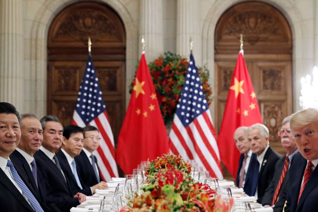 Čínská a americká delegace u společného jednání na summitu G20 v Buenos Aires