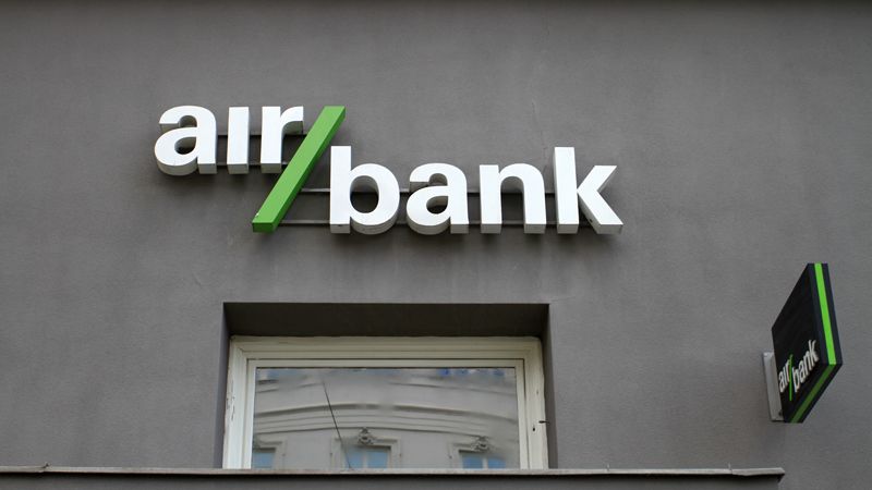 Skupině Air Bank loni klesl čistý zisk o 14 procent
