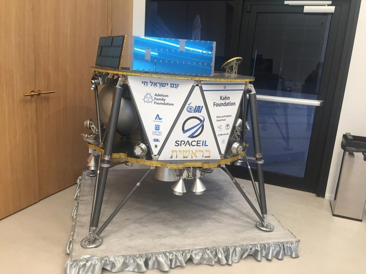 Model izraelské měsíční sondy Berešit