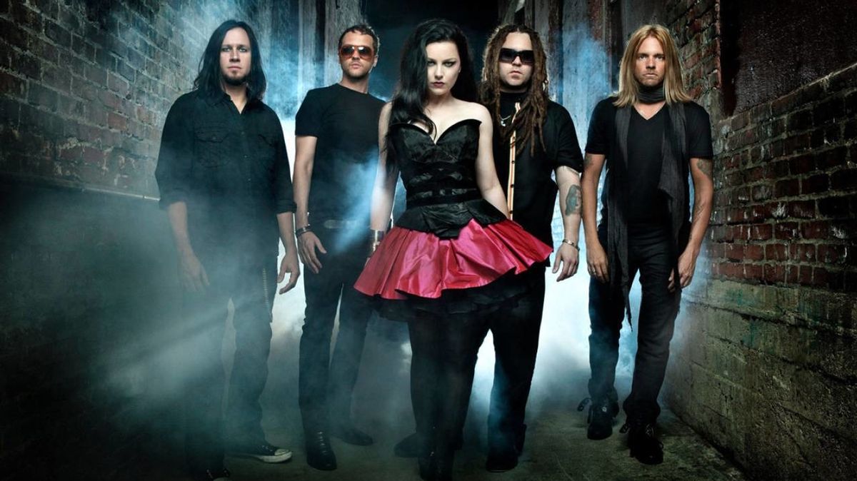 Skupina Evanescence se k nám ráda vrací. Zpěvačka Amy Leeová miluje Prahu.