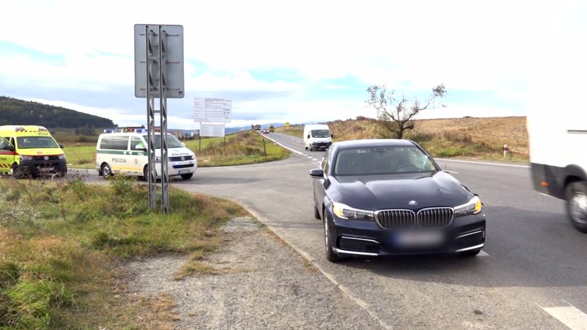 Slovenský ministerský předseda musel po nehodě přesednout do nového auta.
