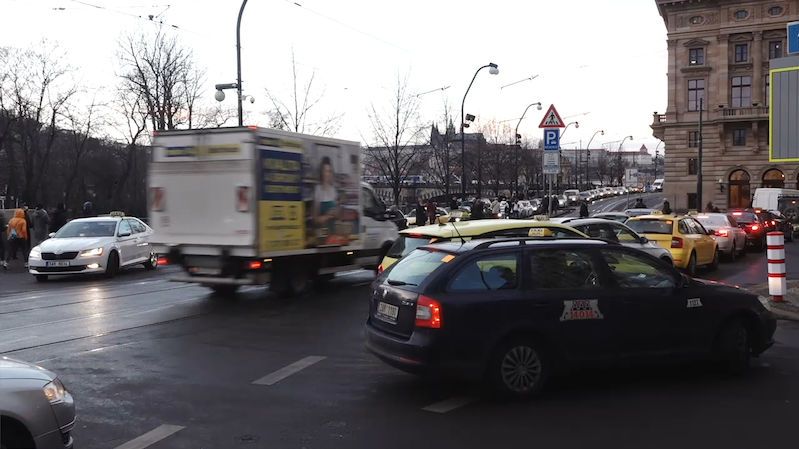 Taxikáři blokovali dopravu v Praze ve čtvrtek, v pátek i v pondělí. 