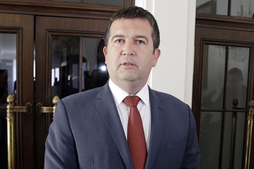 Zástupci ANO, ČSSD a KSČM jednali 7. května 2018 o případné vládní spolupráci. Na snímku šéf ČSSD Jan Hamáček.