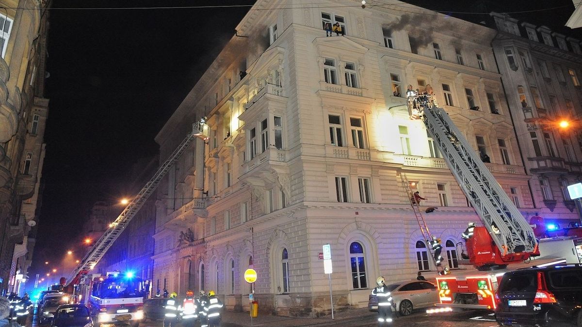 Obavy cizinců vzrostly po nedávném požáru pražského hotelu.
