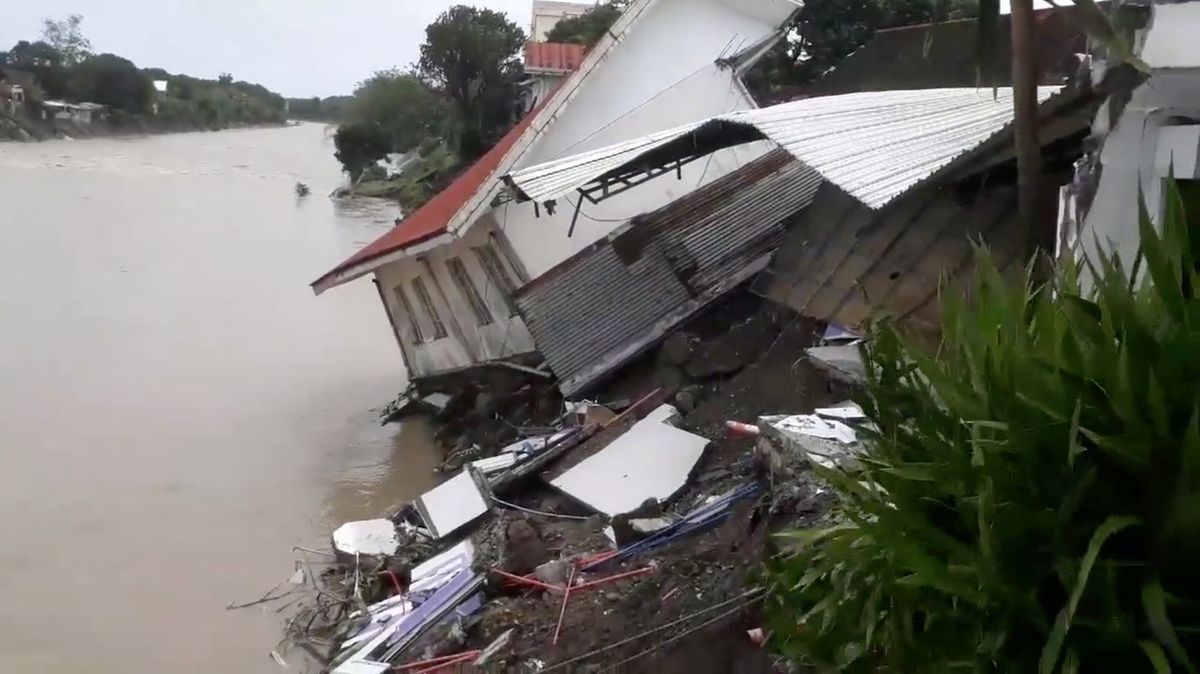 Dům zničený po řádění tajfunu.