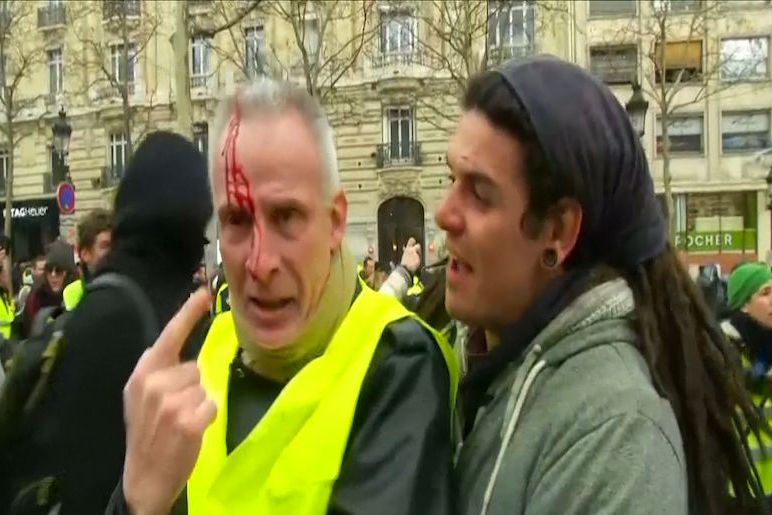 BEZ KOMENTÁŘE: Demonstrace žlutých vest v Paříži