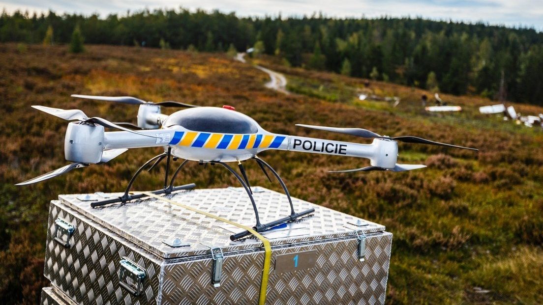 Policejní drony budou létat i nad silnicemi Středočeského kraje.