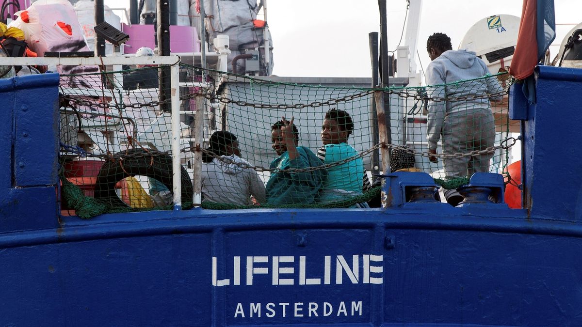 Migranti na palubě lodi Lifeline 