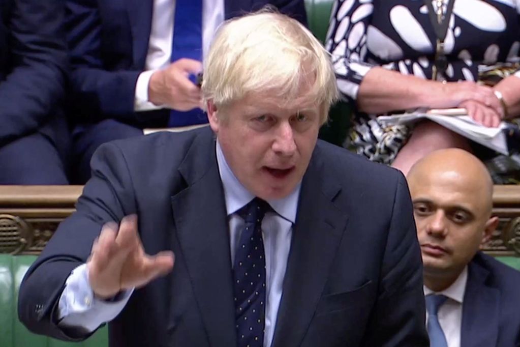 Premiér Boris Johnson během úterního jednání Dolní sněmovny.
