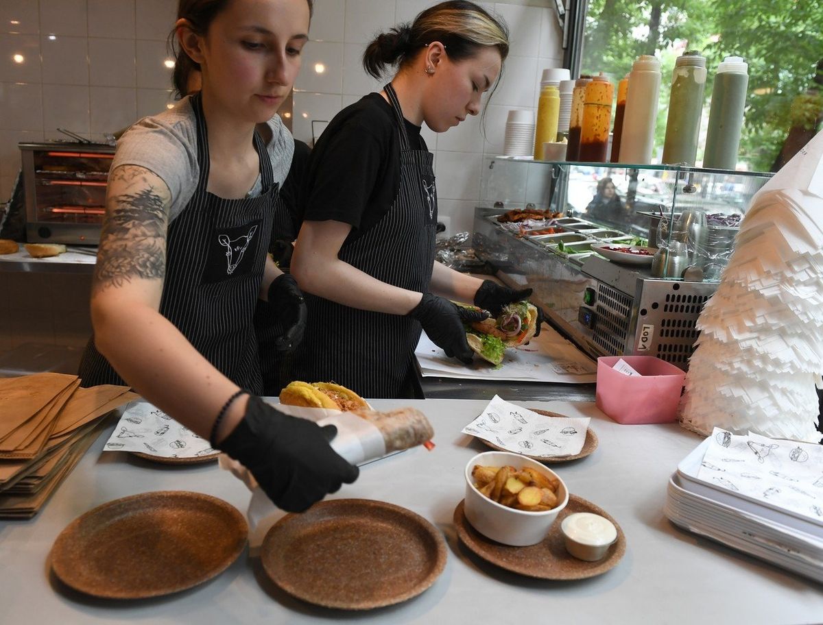 Talíře našly uplatnění i ve varšavské veganské restauraci 