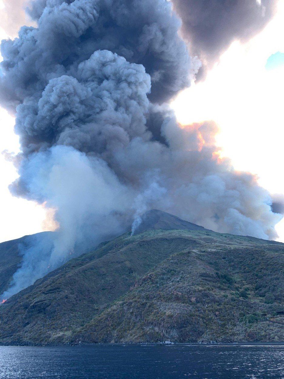 Sopka Stromboli se probudila k životu.