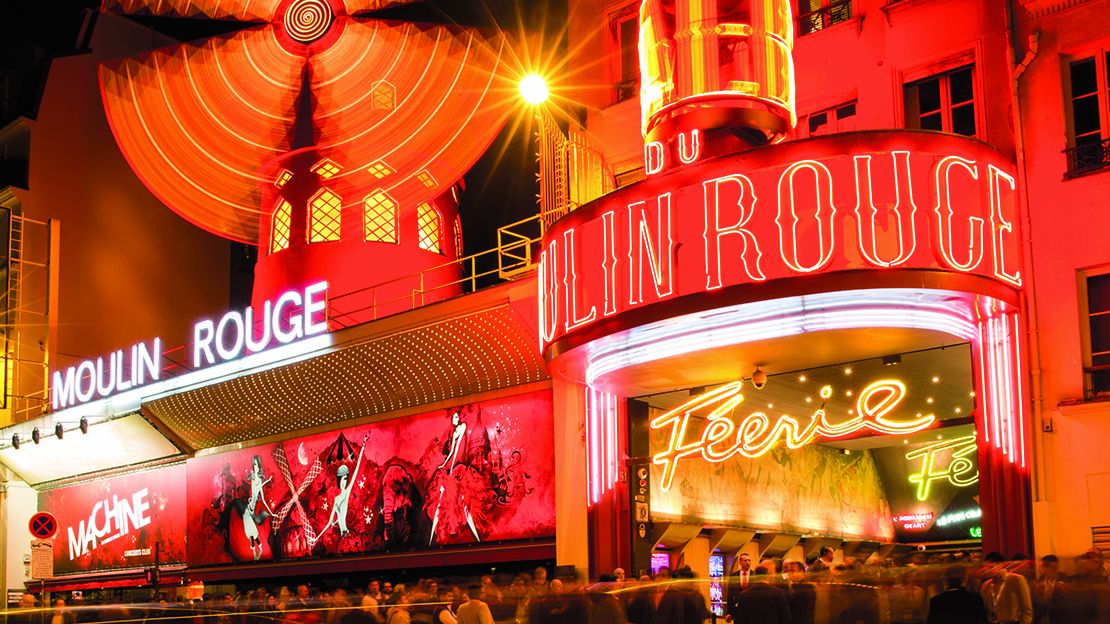 Moulin Rouge, Červený mlýn, stojí na pařížském Montmartru už od roku 1889.