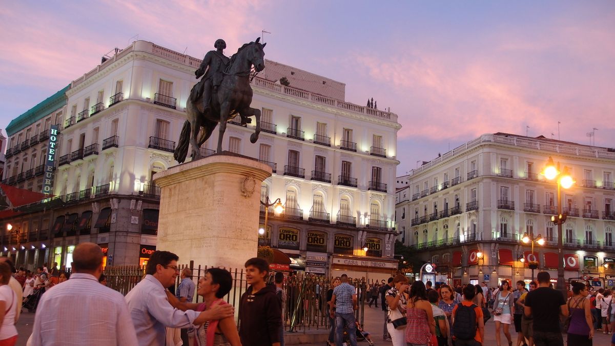 Náměstí Puerta del Sol v Madridu