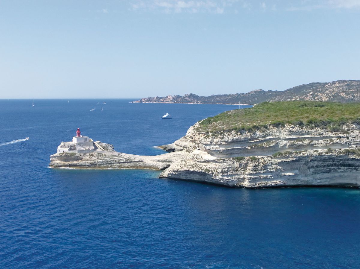 Korsika je hornatá, ale o to je krásnější.