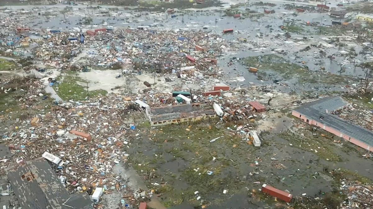 Ostrov Abaco v Bahamském souostroví zdevastoval hurikán Dorian. 