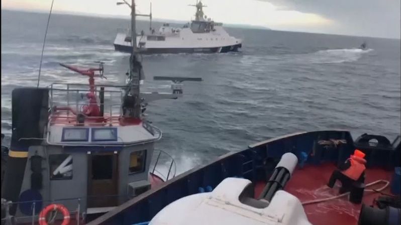 BEZ KOMENTÁŘE: Ruská pobřežní stráž najela do ukrajinské lodi