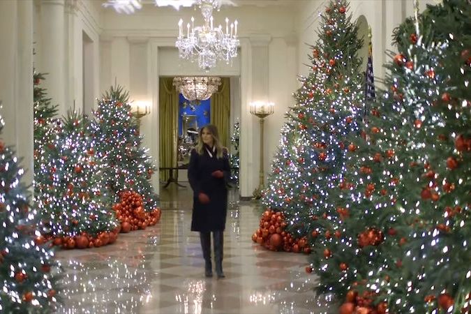 BEZ KOMENTÁŘE: Vánoční výzdoba v Bílém domě