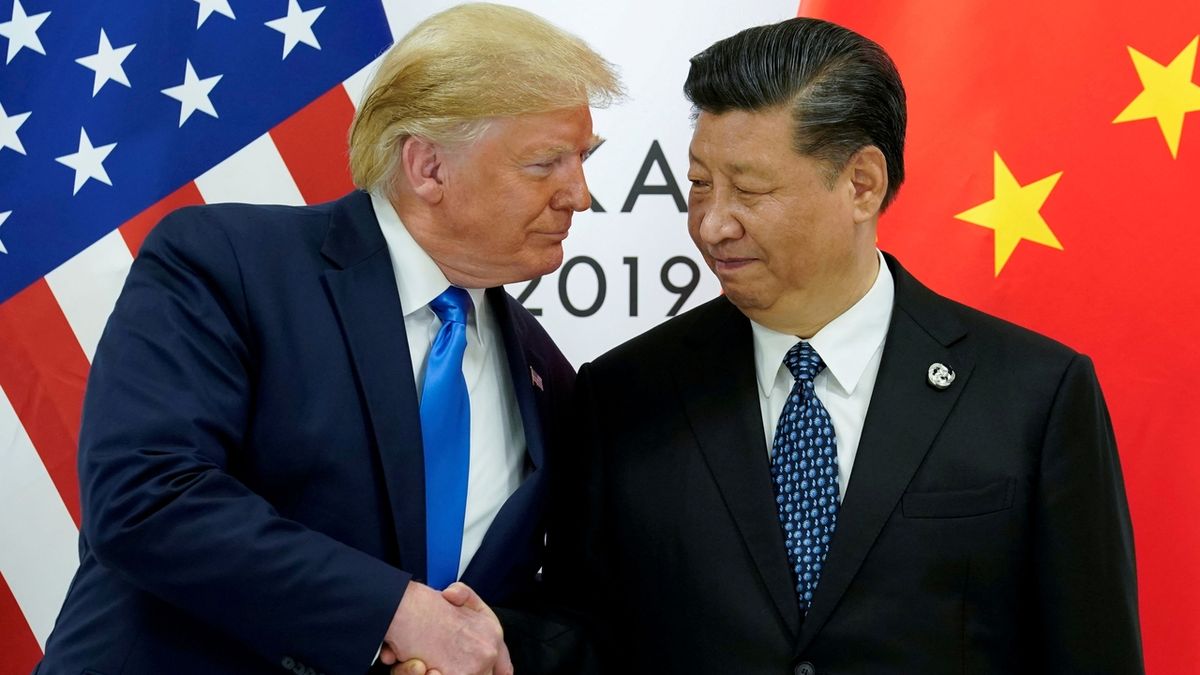 Americký prezident Donald Trump se svým čínským protějškem Si Ťin-pchingem na summitu G20 v japonské Ósace.