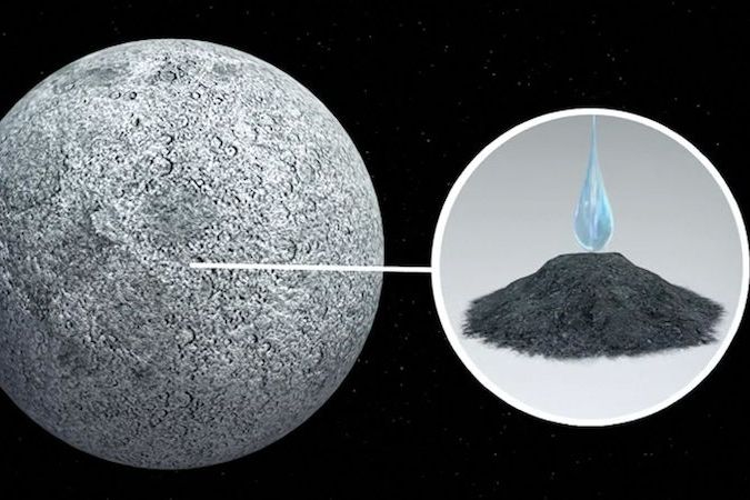Na povrchu Měsíce identifikovali vědci vodu