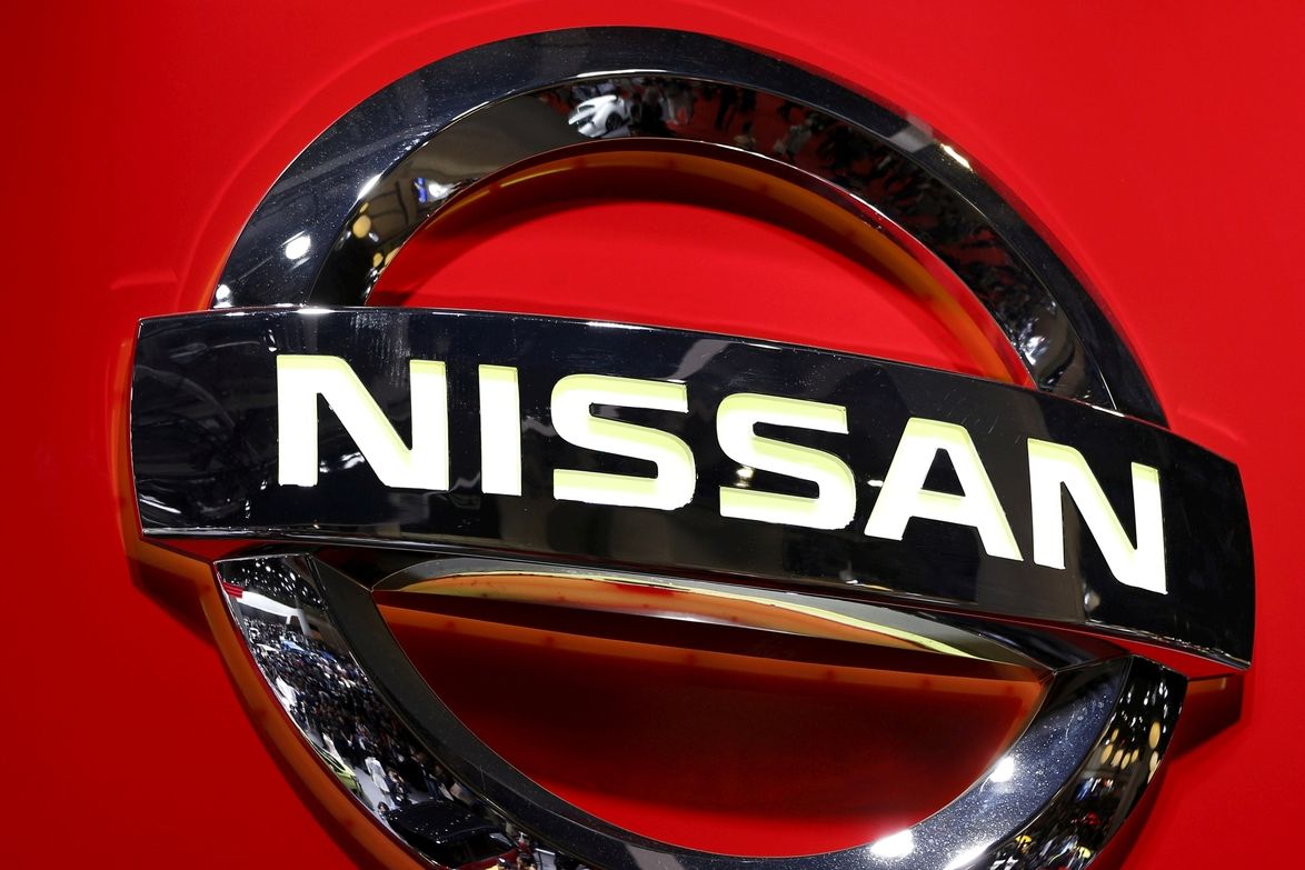 Logo Nissanu na motoristické přehlídce v Tokiu.