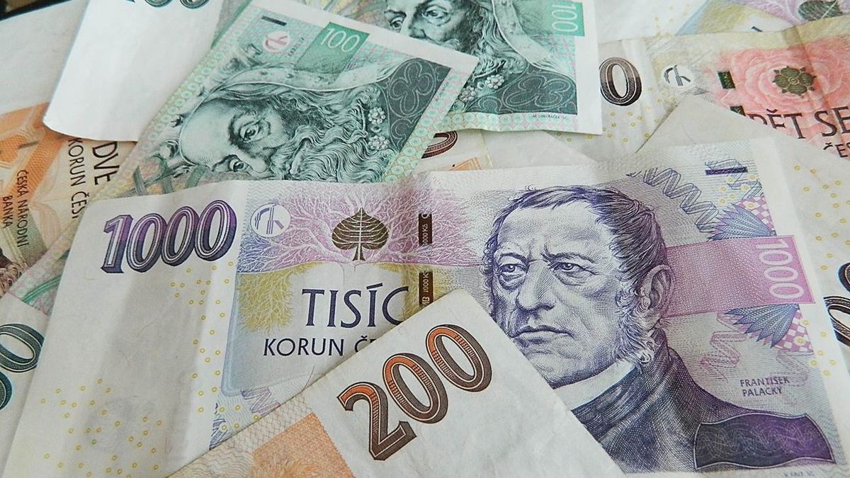 Dluh Čechů přesáhl dva biliony korun, uvedla ČNB