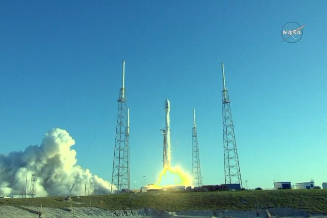BEZ KOMENTÁŘE: Raketa Falcon 9 odstartovala do kosmu s dalekohledem