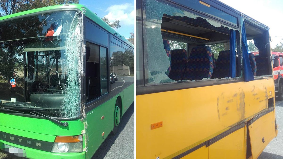 Poškozené autobusy po nehodě.
