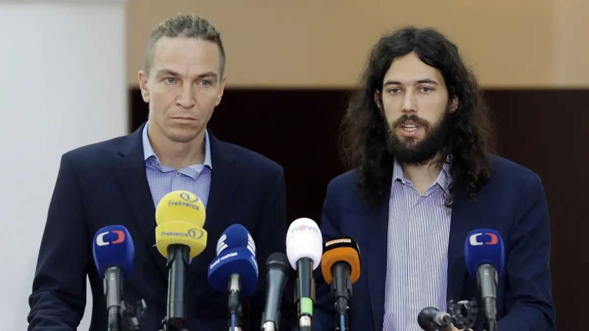 Hloupoucky Vtip Neberte Nas Prilis Vazne Reaguji Pirati Na Anketu O Svem Rozpusteni Novinky Cz