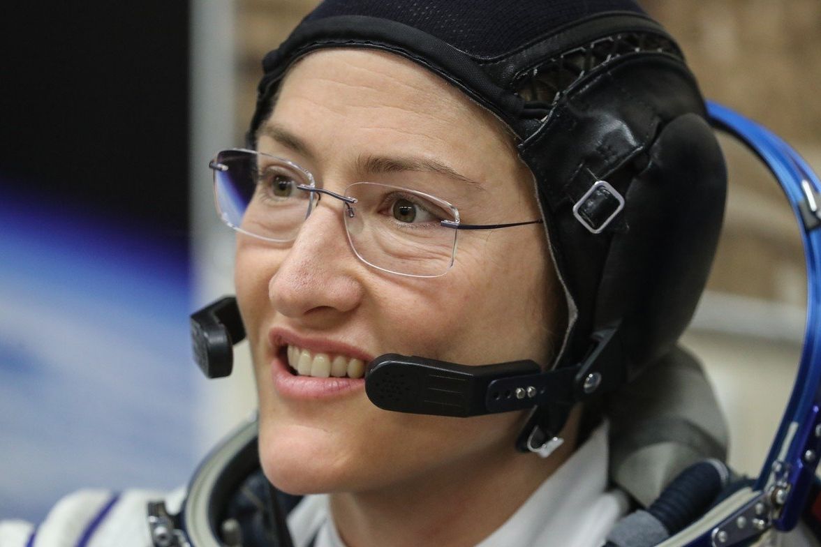 Christina Kochová na březnovém snímku z kazašského kosmodromu Bajkonur, odkud pak zamířila na ISS.